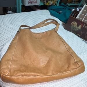 AMERICAN LEATHER CO TRI OPENING LEATHER SHOULDER BAG